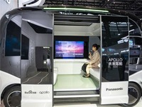 百度Apollo自动驾驶小巴亮相 无人驾驶或成未来趋势_fororder_小巴5_副本