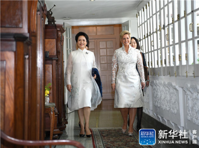 彭丽媛会见巴拿马总统夫人卡斯蒂略并共同出席艾滋病防治公共宣传活动