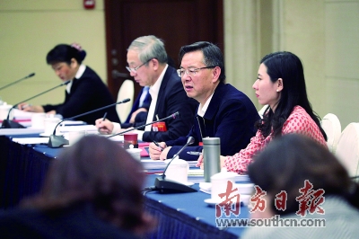 广东团代表聚焦教育、环保、脱贫攻坚等热点积极建言