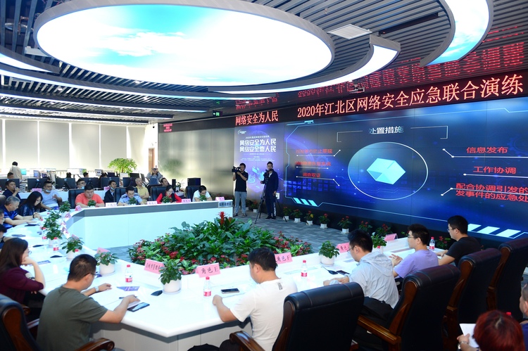 （有修改 图2已删）重庆网安民警：严厉打击黑客犯罪  技术护航公民隐私