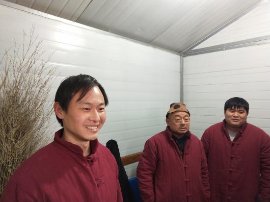 【新春走基层】吴桥杂技：上刀山、蹬大缸传统绝技惊艳全场