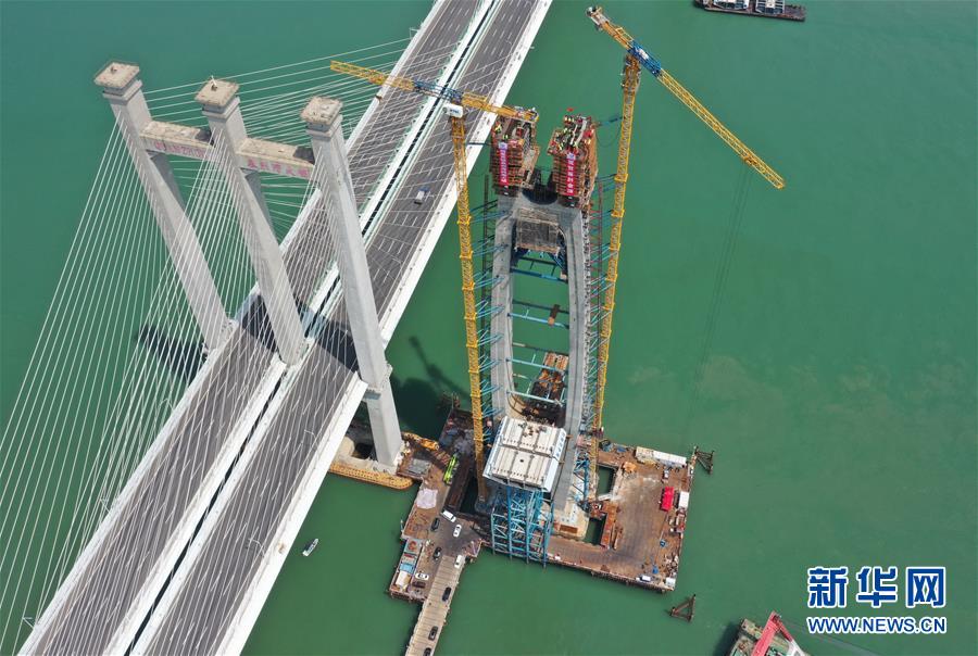 新建福厦铁路泉州湾跨海大桥南岸主塔封顶