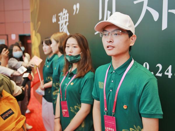 【娱乐】刘昊然领誓！ 2020年中国金鸡百花电影节青年志愿者出征仪式举办