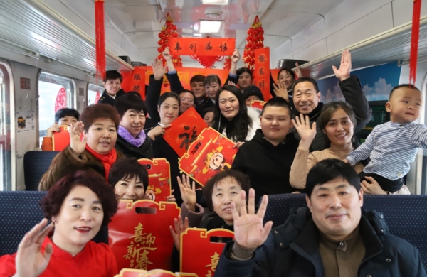 “慢火车”联欢会激情上演