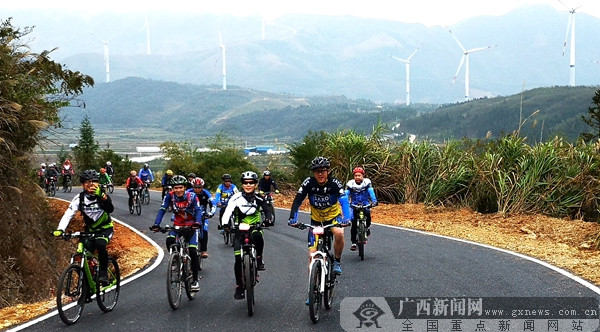 桂林兴安源江村举办第二届风车文化节 骑友重走霞客路
