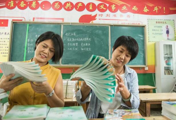新乐市人民教师施建花：将爱播撒在家乡希望的田野上