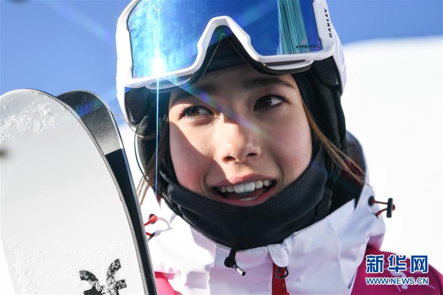 自由式滑雪女子U型场地决赛：中国选手谷爱凌夺冠