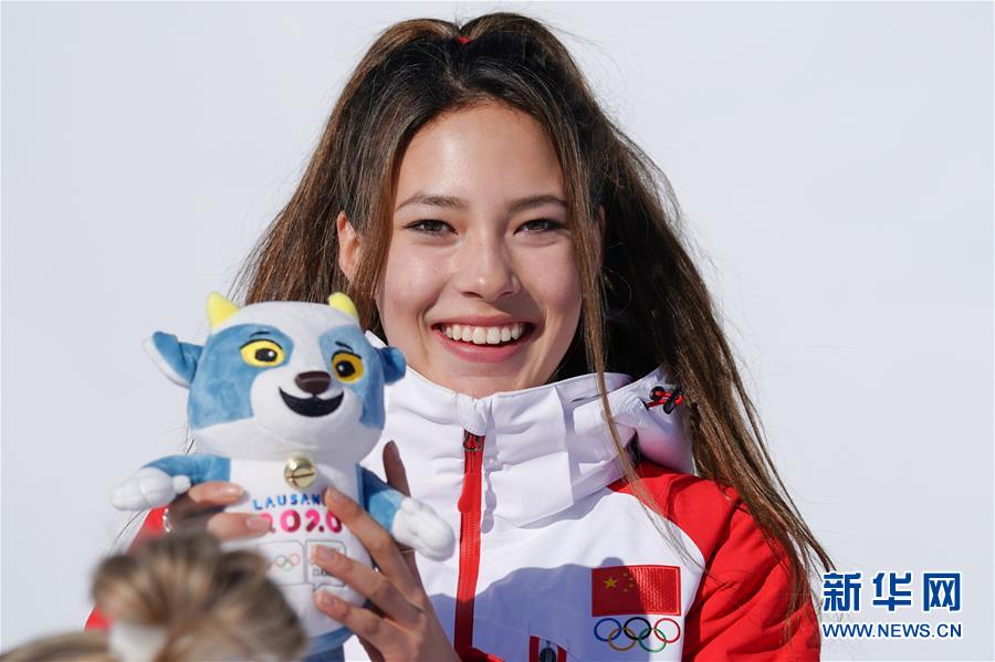 自由式滑雪女子U型场地决赛：中国选手谷爱凌夺冠