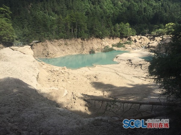 美景不再！九寨沟火花海震出缺口 海子水量基本排空