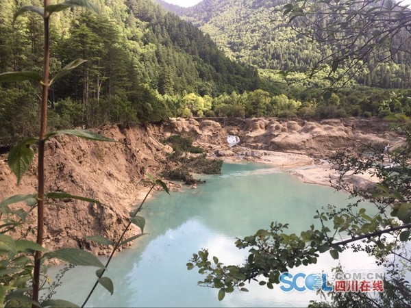 美景不再！九寨沟火花海震出缺口 海子水量基本排空