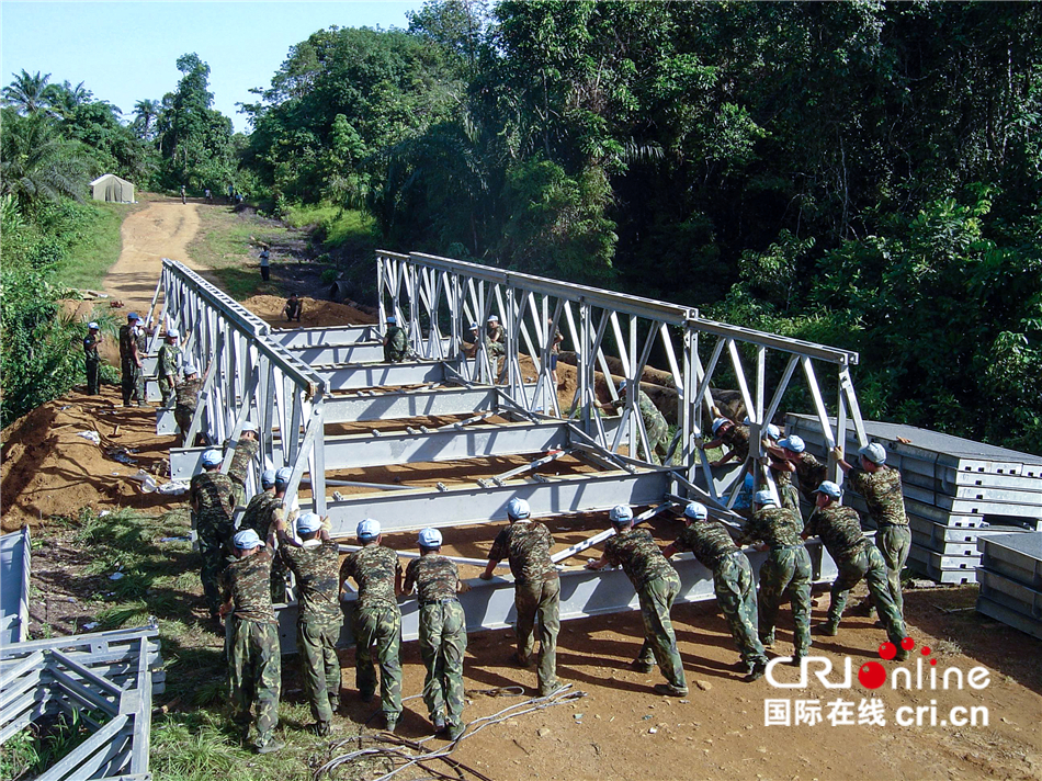 中国军队参加联合国维和行动30年之二：忠诚使命_fororder_2-5