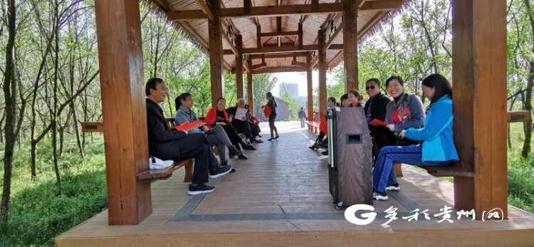 兴仁市老年大学合唱团、朗诵兴趣小组日常活动丰富多彩