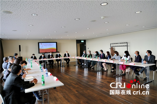 旅瑞侨界庆祝中瑞建交70周年暨国庆71周年座谈会在伯尔尼举行_fororder___172.100.100.3_temp_16_1_16_1_1_497b1b58-5139-4f09-95c4-a79898deca3f