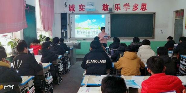新乐市人民教师施建花：将爱播撒在家乡希望的田野上