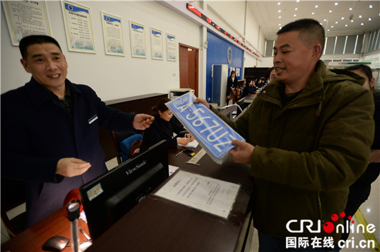 【Cri专稿 列表】打造“群众身边车管所” 二手车交易一站式搞定