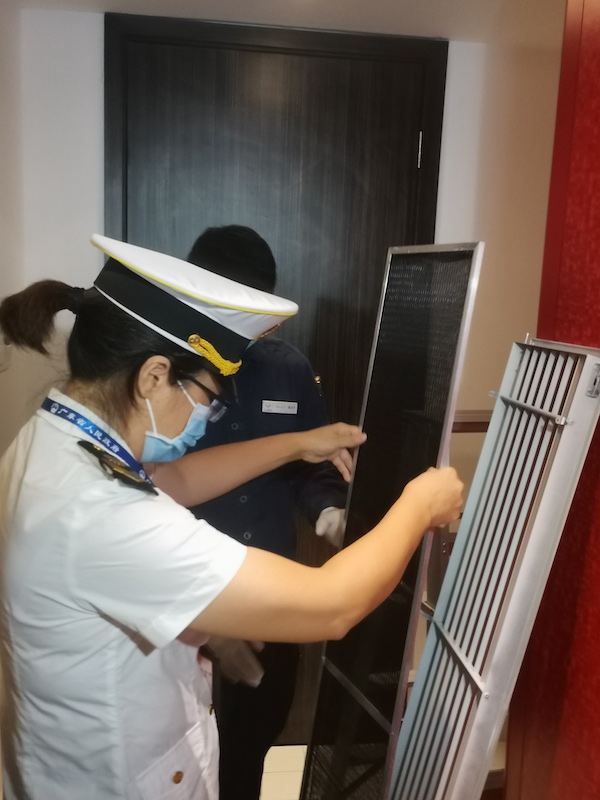 长假将至 广东卫生监督部门检查酒店4536家_fororder_检查酒店中央空调通风口