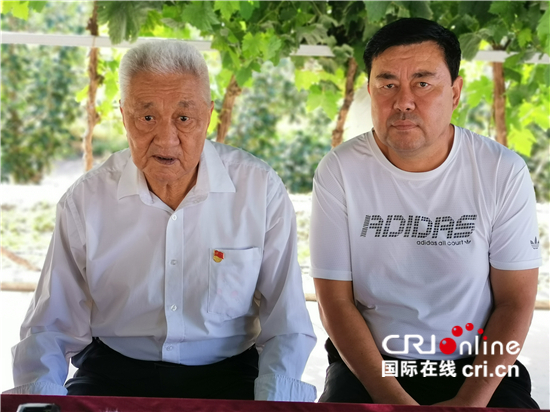 誓将荒漠变绿洲——两代人的柯柯牙情结_fororder___172.100.100.3_temp_9500041_1_9500041_1_1_ff8cf9f8-6e12-459d-8bc9-29547424c705