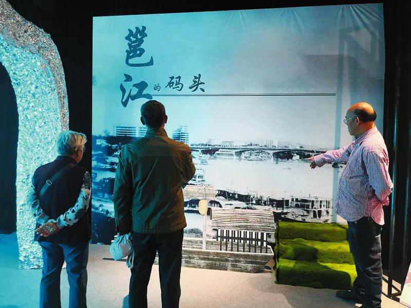 “治水、建城、为民·寻找邕江记忆之江南故事展”展现城市巨变 各界人士忆往昔 齐叹江南日新月异