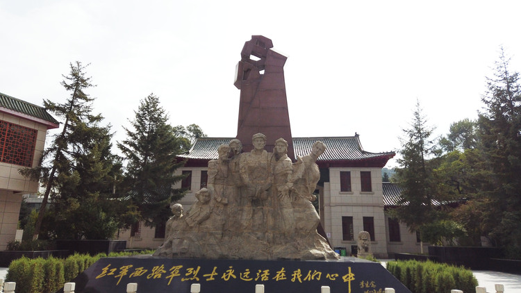 【民族团结党旗红】共产党员一切都是为了人民 给百姓多干点事