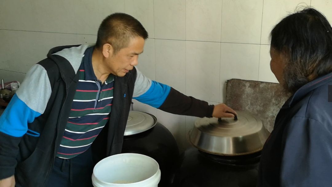 “儿媳妇，你快好起来，我快照顾不动了……”