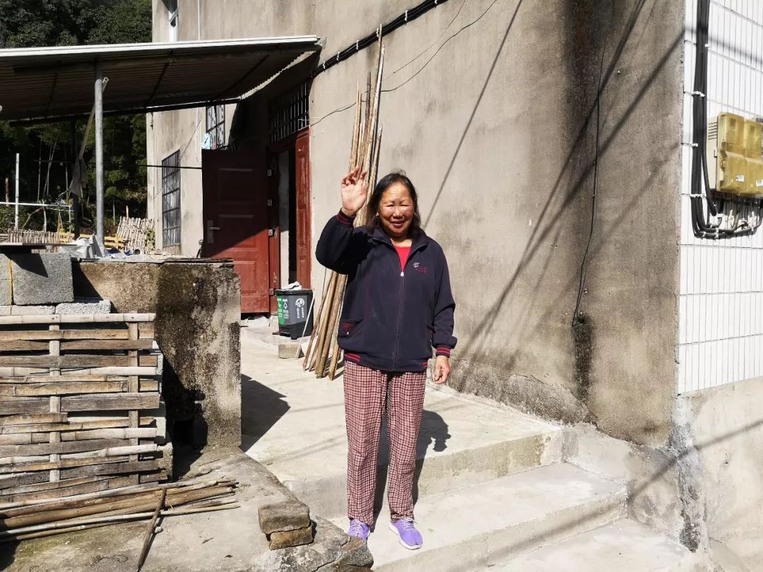 “儿媳妇，你快好起来，我快照顾不动了……”