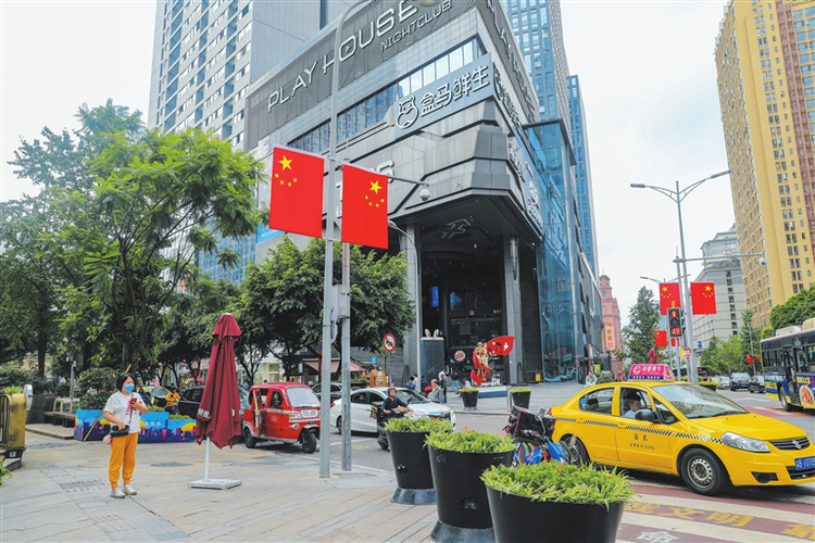 重庆：庆国庆迎中秋 江北氛围渐浓