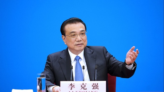 国务院总理李克强回答中外记者提问_fororder_CqgNOlyLFteATuljAAAAAAAAAAA240.900x658
