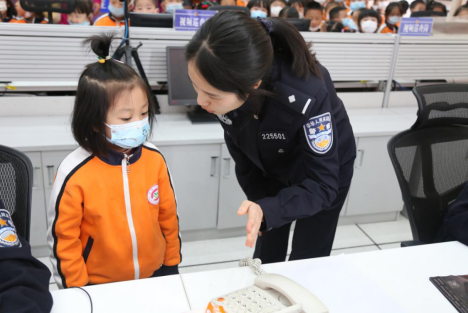 【B】重庆石柱公安：“警营开放日”迎来幼儿园小朋友_fororder_微信图片_20201015115424