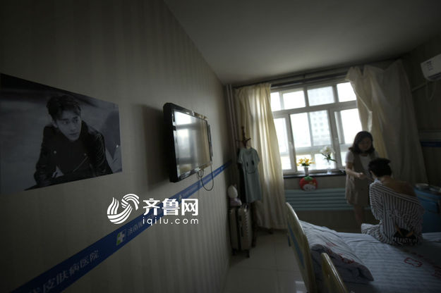 【社会广角（图片+摘要）】【走遍山东-青岛】青岛烧伤美女用直播讲述励志故事鼓励身边人