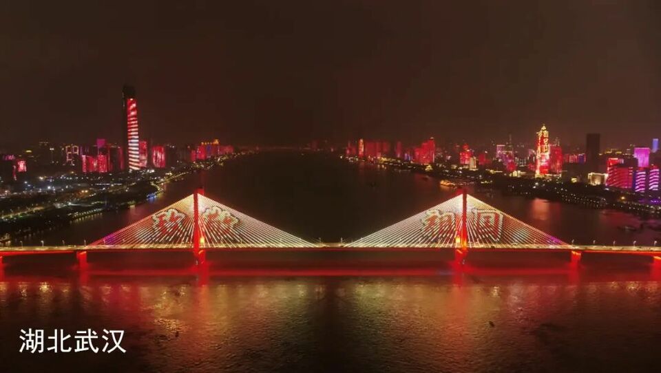 国庆中秋夜多城灯光秀联动：山河无恙，家国梦圆！