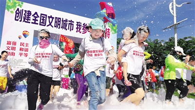 末尾有图【琼岛先锋图文列表】【即时快讯】千人爱心跑助力海口“双创”
