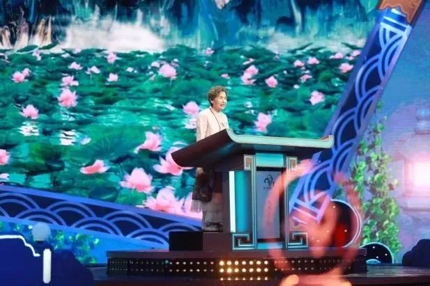 《中国诗词大会》第五季 梅开五福，新春亮相