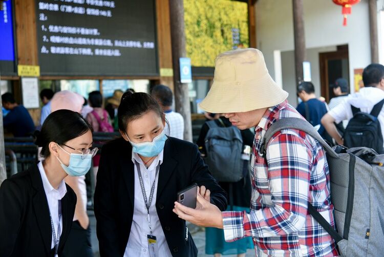 流动中国折射复苏新气象——透视“十一”黄金周