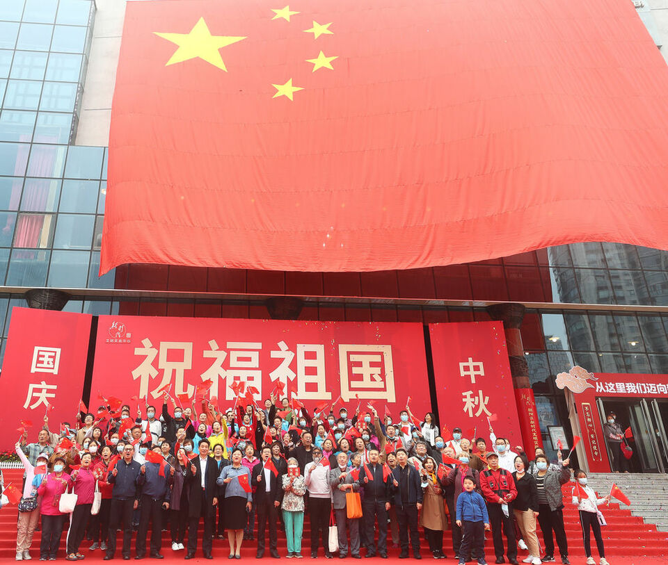 流动中国折射复苏新气象——透视“十一”黄金周