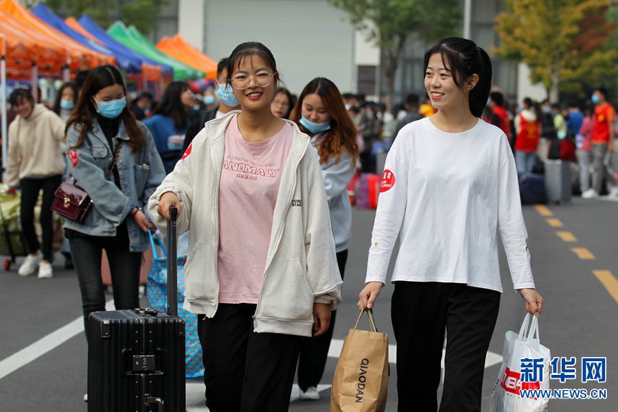 【城市远洋】河南许昌：大学校园迎新忙