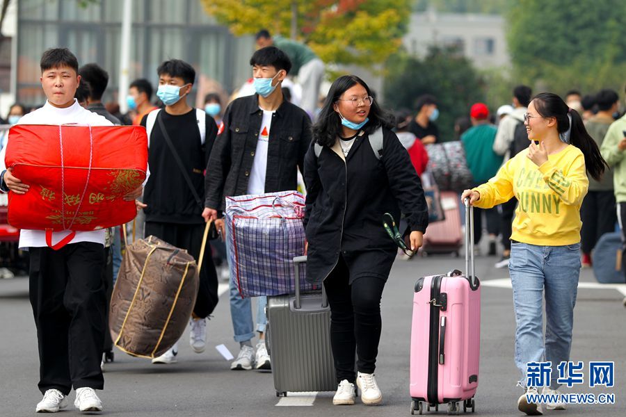 【城市远洋】河南许昌：大学校园迎新忙