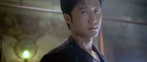 吴京 | 每天跑步8公里、600个卷腹、1000个俯卧撑…每个死磕到底的人都是一匹黑马！