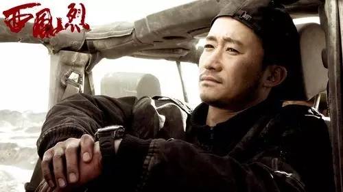 吴京 | 每天跑步8公里、600个卷腹、1000个俯卧撑…每个死磕到底的人都是一匹黑马！