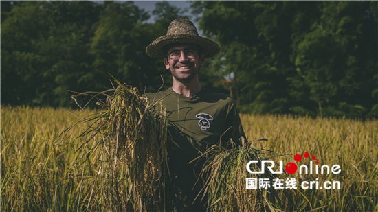 在中国短视频平台打拼的老外：要向世界展示一个充满活力的现代中国_fororder_高佑思探访贵州盖宝村