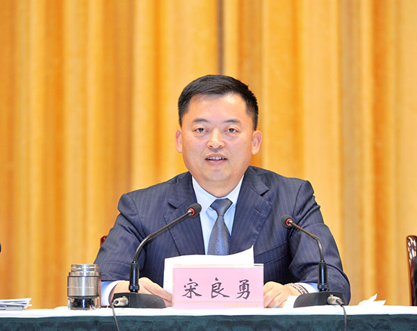 吹响“西优”会战进军号 开启“两山”转化新征程——访眉山市洪雅县委书记宋良勇_fororder_1