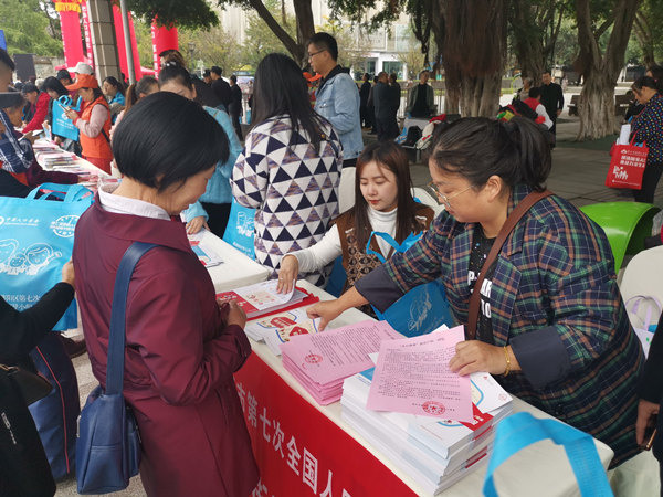 德阳市第七次全国人口普查宣传月正式启动_fororder_IMG_20201010_091345