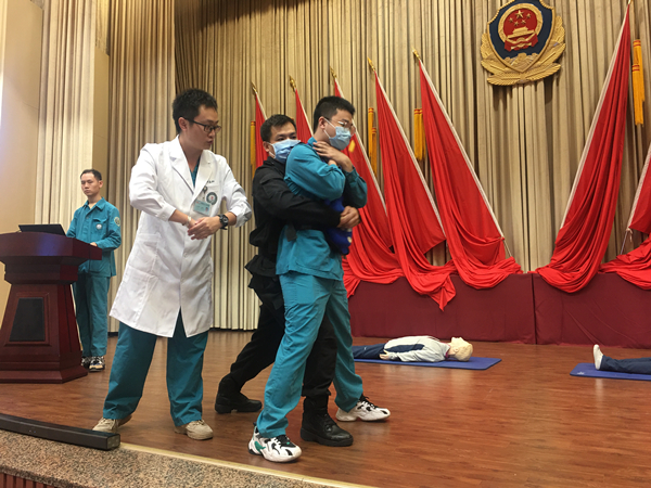 德阳公安：结合教育整顿 联合医院开展应急救援能力提升培训_fororder_mmexport1602553733329