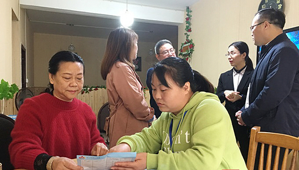 自贡市贡井区启动第七次全国人口普查清查摸底工作_fororder_工作人员开展入户摸底