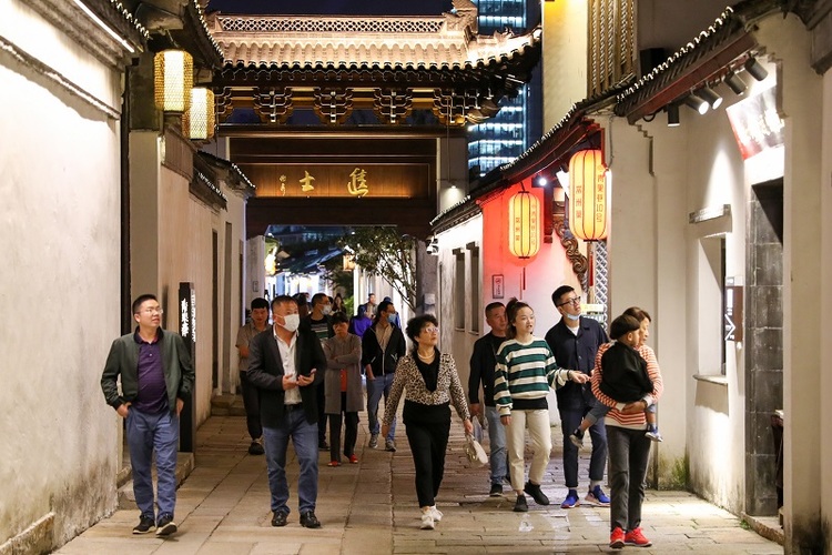 “文旅消费看江苏”融媒体采风行④|青果“不夜”巷，常州老城厢的根与魂