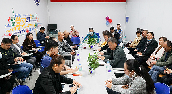 自贡高新区试行食用农产品合格证制度保障群众舌尖上的安全_fororder_会议现场（摄影-杨梦婧）
