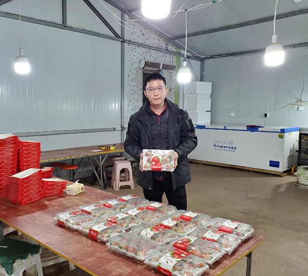 心底的那束光——记四川省扶贫开发局派驻干部张钦城_fororder_未标题-2