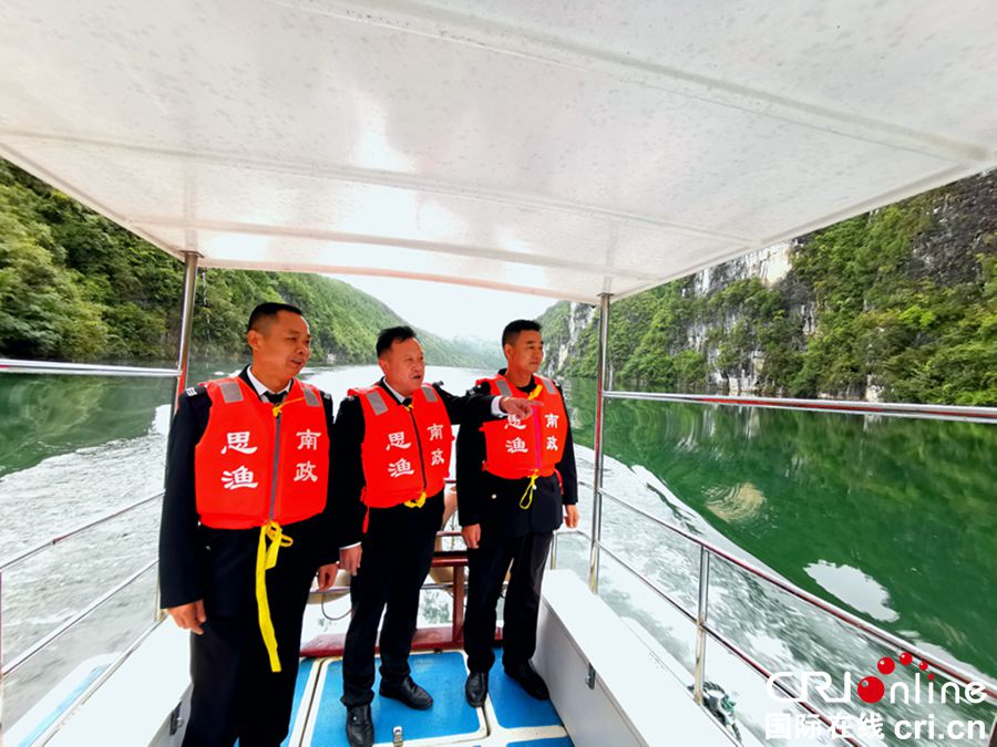 （本稿只发中文，不发英文，与英文稿有区别）贵州思南：巡逻乌江护碧水（组图）