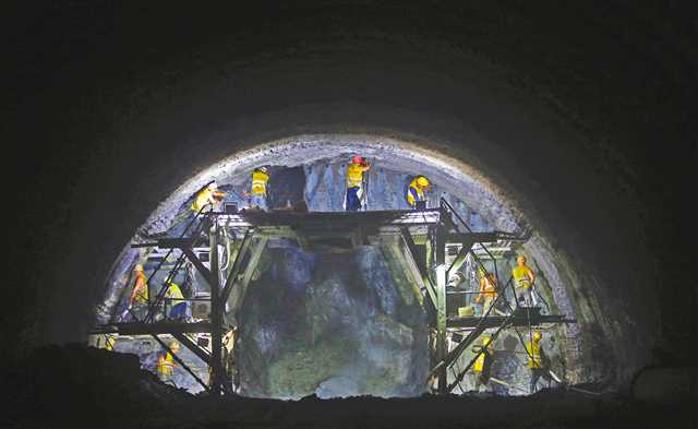 【区县联动】【石柱】重庆石黔高速公路建设顺利推进
