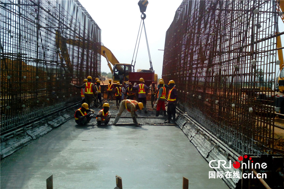 图片默认标题_fororder_现场涵洞施工作业指导