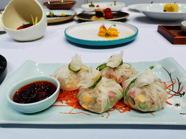 资阳：行业精英共赴盛会 美食美味撩人味蕾_fororder_5、摆盘精致的美食-供图-资阳市委宣传部